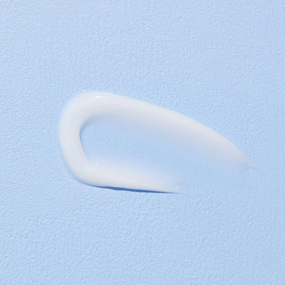 Texture fondante de la crème à l'acide hyaluronique COSRX sur la peau