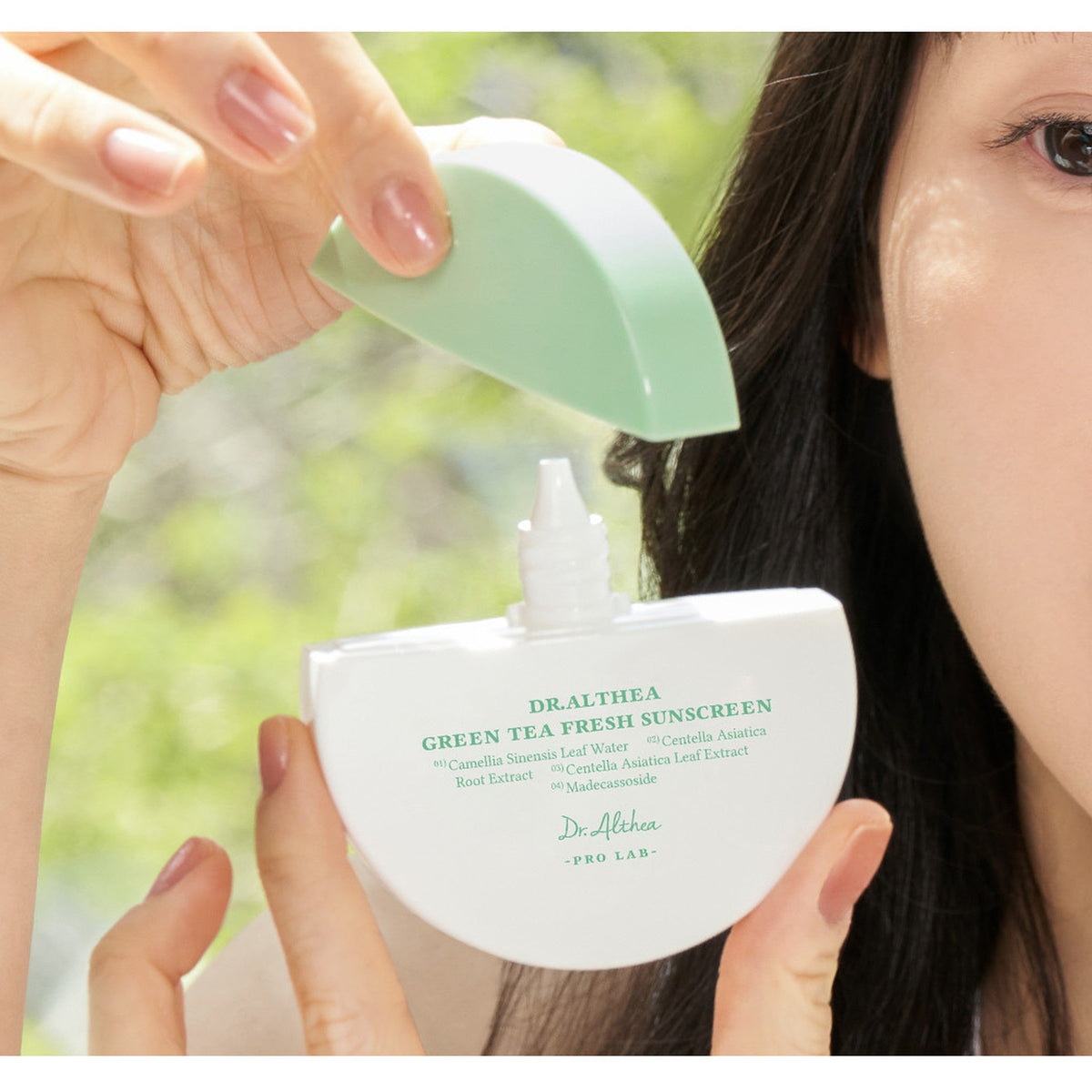 Détail de l'emballage du Green Tea Fresh Sunscreen de Dr. Althea
