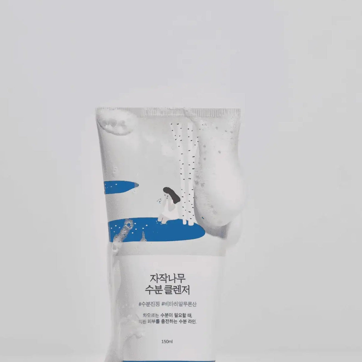 Détail de l'emballage du nettoyant Birch Juice de Round Lab, 150 ml